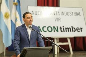 El aserradero más grande del país empezó a producir y de movida usará el Puerto de Posadas para exportar